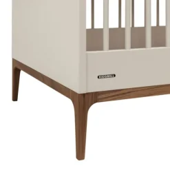 Kidsmill Intense Babykamer Oatmeal/Walnoot | Ledikant 60 x 120 cm + Commode