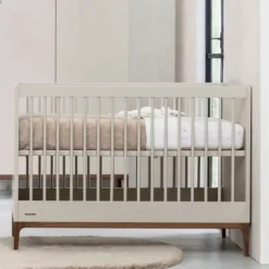 Kidsmill Intense Babykamer Oatmeal/Walnoot | Ledikant 60 x 120 cm + Commode