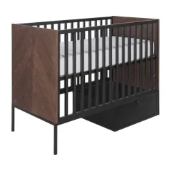 Kidsmill Vince Babykamer Black / Walnut | Bed 60 x 120 cm + Commode Breed