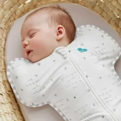 Love to Dream Inbakerslaapzak - Swaddle Up™ - 0-3 Maanden - Wit met Tekst